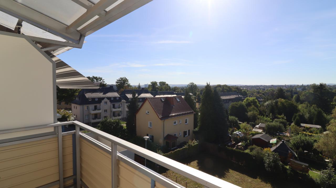 Kleines Apartment mit Balkon und AUSBLICK - Photo 4