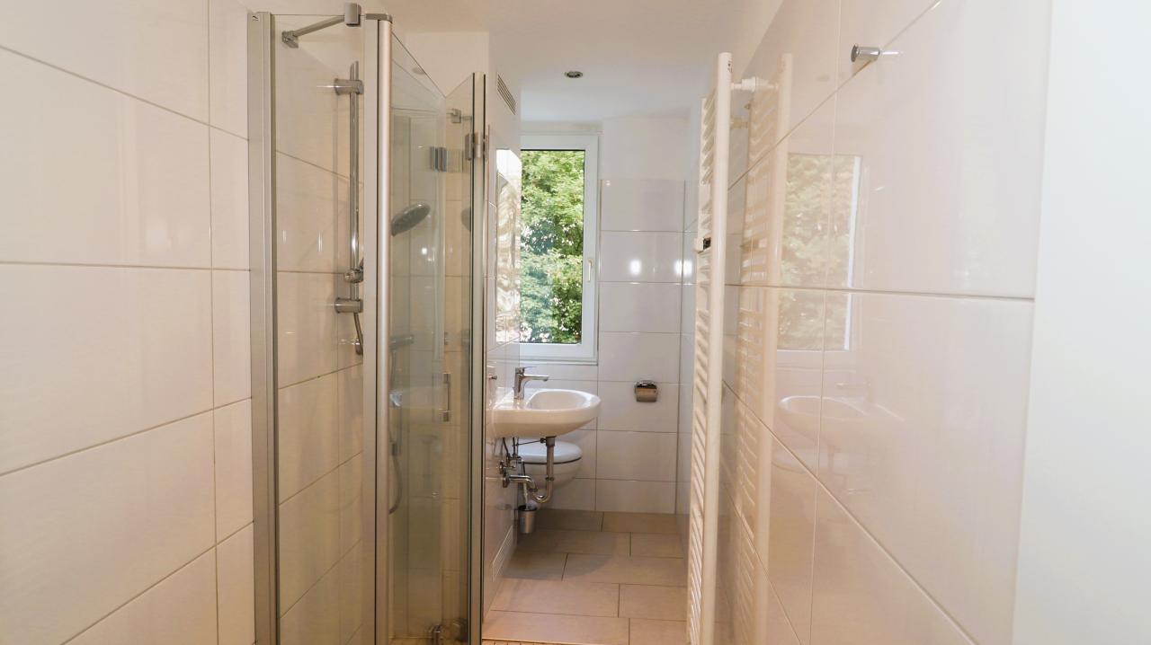 Angenehm ruhige 2-Zimmer-Wohnung mit Balkon und Dusche - Photo 3